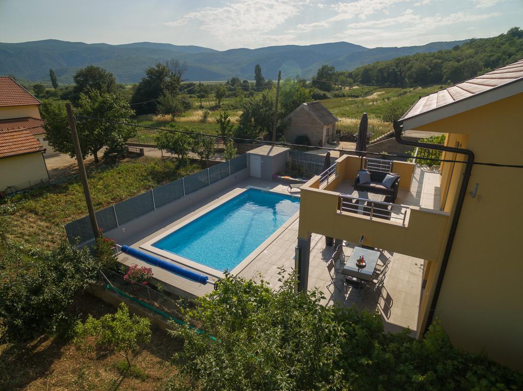 Villa Laura Donji Prolozac Exterior photo